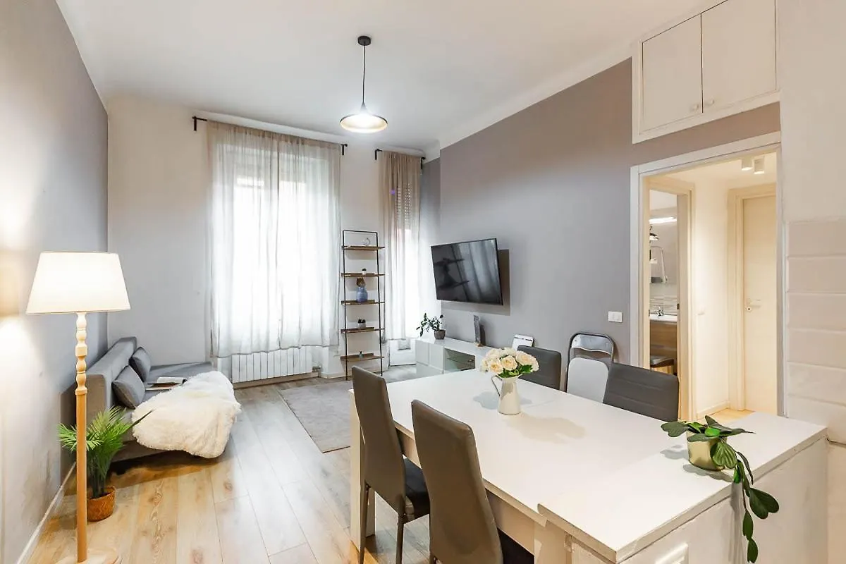 Duomo 10 Minuti Family House 5 Pax Balcone Wifi Apartment Milan