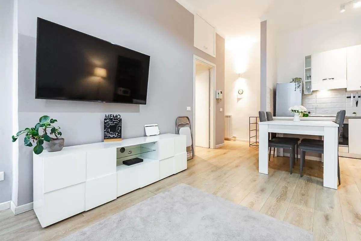 Apartament Duomo 10 Minuti Family House 5 Pax Balcone Wifi Mediolan 0*,