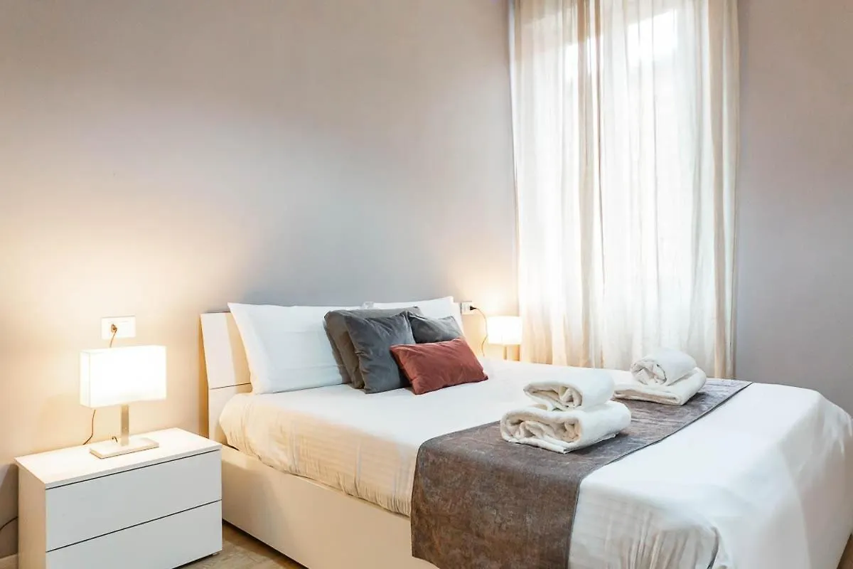 Apartament Duomo 10 Minuti Family House 5 Pax Balcone Wifi Mediolan 0*,  Włochy